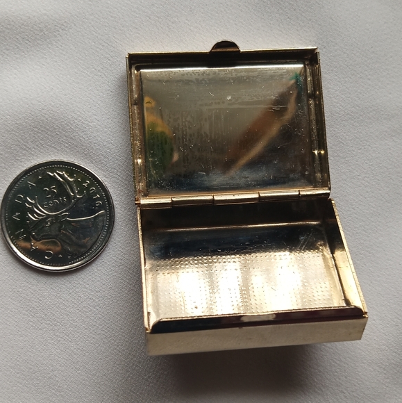 Vintage mini metal hinged box - Picture 6 of 7